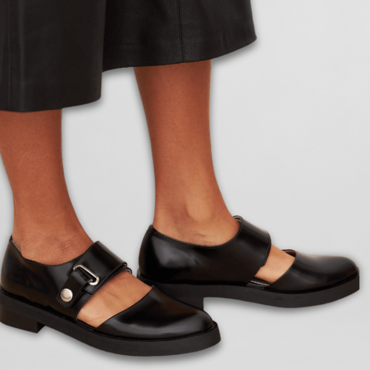 SELENE – MARY JANES WITH BUCKLE AND MODERN ELEGANCE