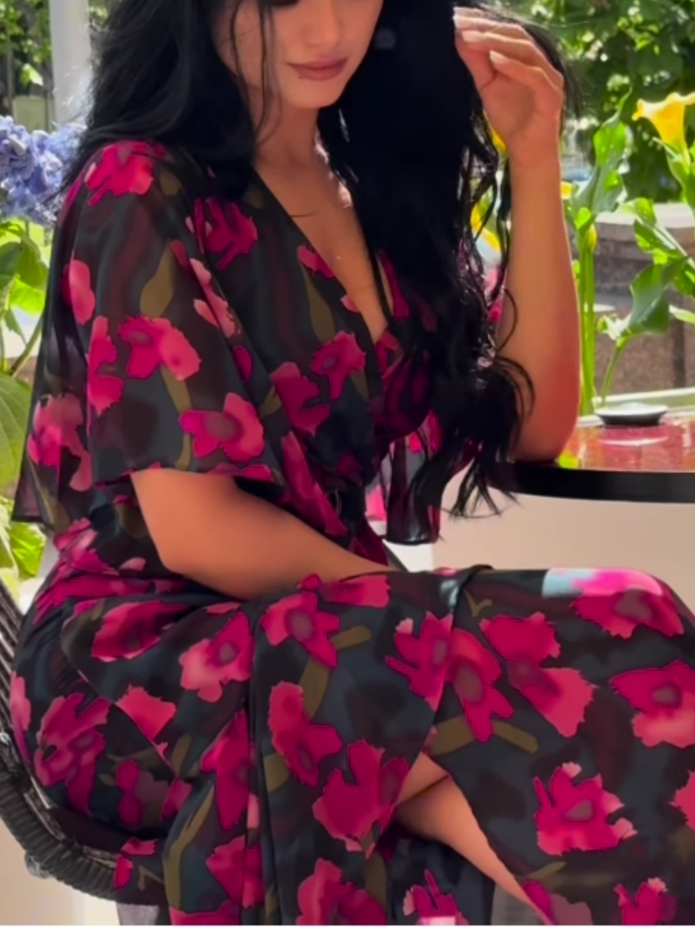 EVELINA – V-NECK PRINTED DRESS