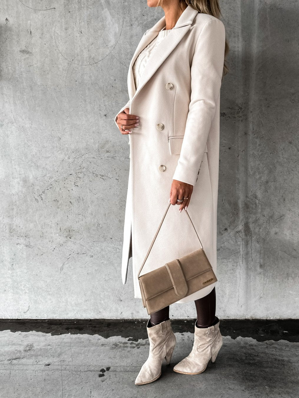 NORA – CLASSIC DOUBLE-BREASTED COAT