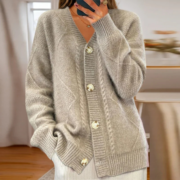 KAELIRYN – CABLE-KNIT CARDIGAN