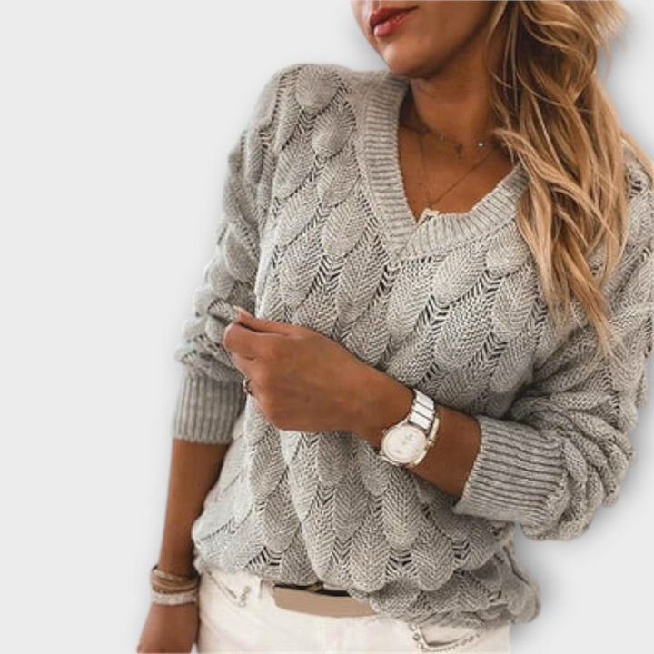 ISELYNDRA – PULLOVER WITH V-NECK